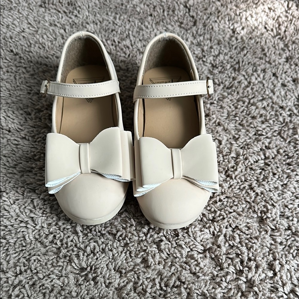 Cream Bow Kids Shoes- Pipperdoodles